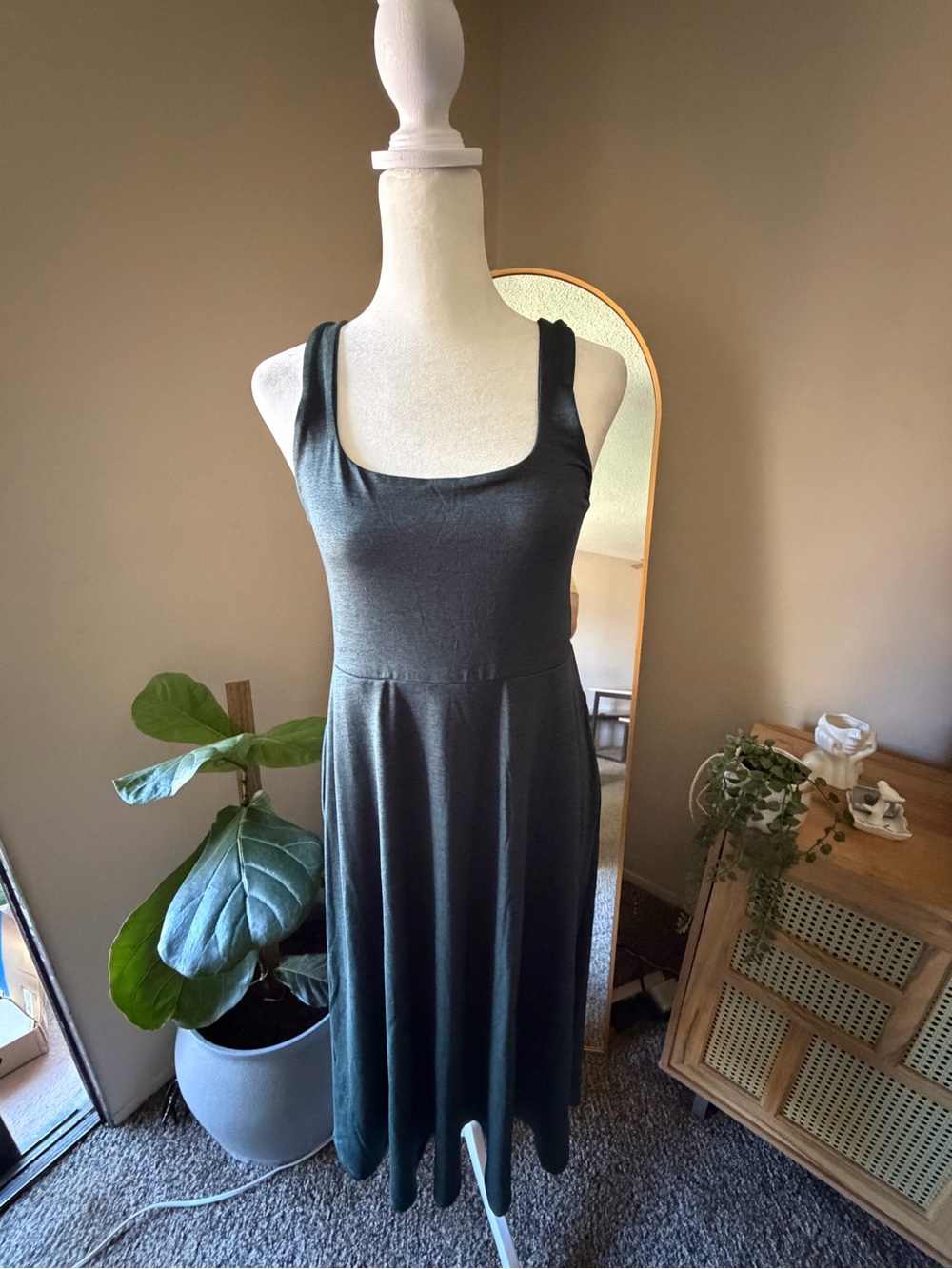Quince Midi dress